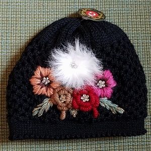 Beautiful Vintage Style Floral Knit Hat
